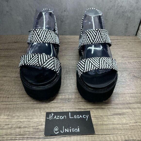 Madden Girl~Women’s~ Platform Black/ White Patterned Sandals~Size 9 - Picture 3 of 9